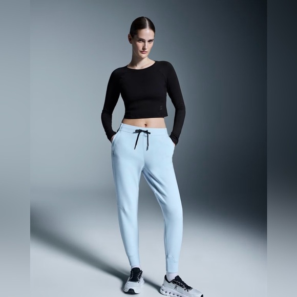 On Running Pants - ON Running's  RUN ON CLOUDS SWEAT PANTS, Women size L